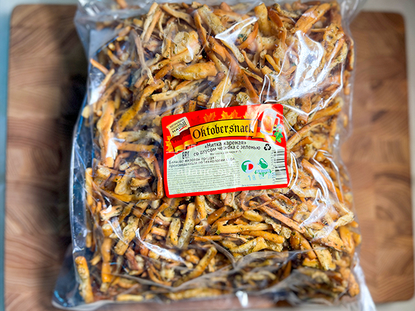 Нитка ЖАРЕНАЯ "Чеснок с зеленью" Oktobersnack 1 кг (сырный продукт) в Черкесске