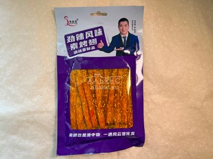 Рыбные снеки: Мучные полоски ФИОЛЕТОВЫЕ со вкусом острых куриных крылышек 76 гр