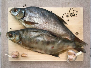 Икра минтая вяленая: Лещ цимлянский вяленый