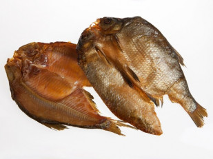 Чехонь вяленая: Карась холодного копчения